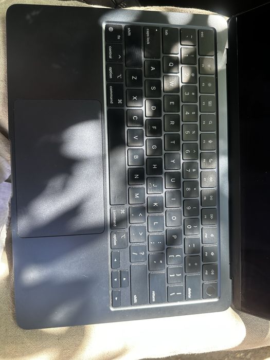 Macbook air m3 8/256