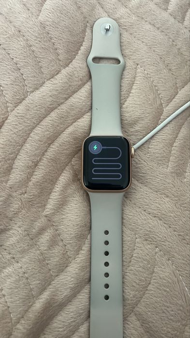 Apple Watch SE  40мм,