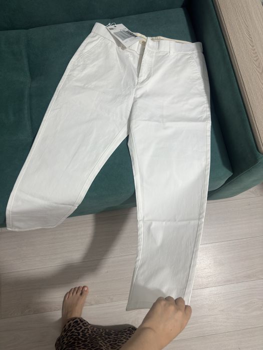 Продам джинсы белые