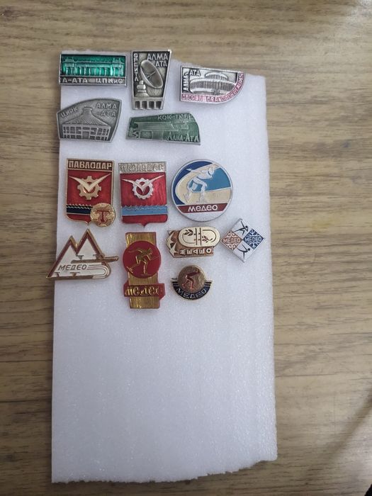 Продам значки времён СССР