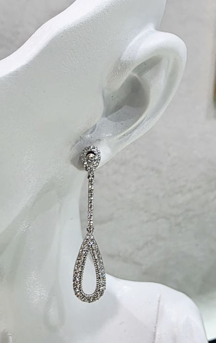 Продам золотые серьги с бриллиантами