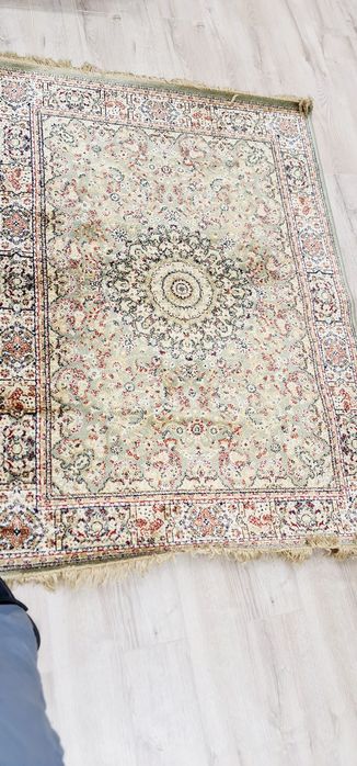 Маленький шёлковый ковер