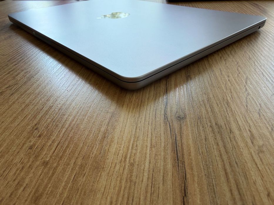 MacBook Air 13" M2 Chip 8-Core CPU/10-Core GPU/16GB RAM/512GB SSD