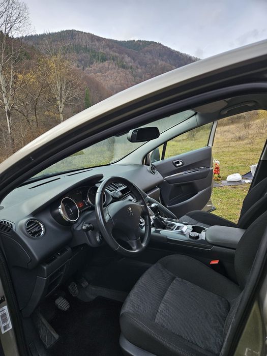 Peugeot 3008 an 20011 benzina manuala.