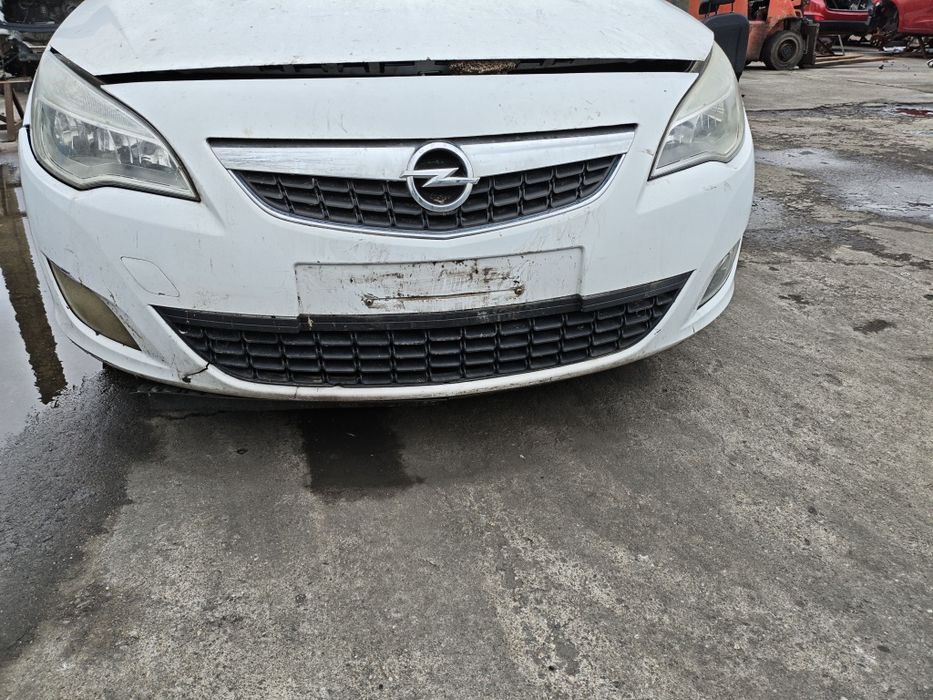 Предна броня за Opel Astra J