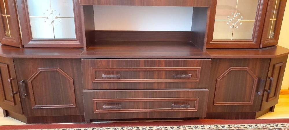 Гарнитур с выдвижными полками