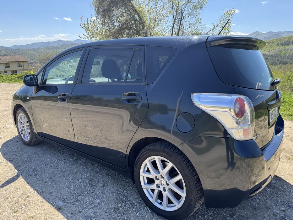 Продавам Toyota Verso