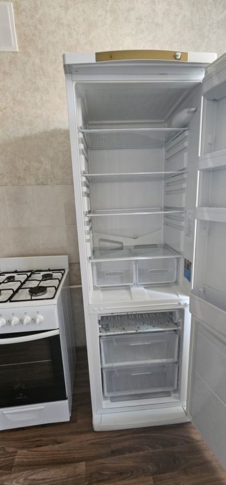 Продам холодильник INDEZIT