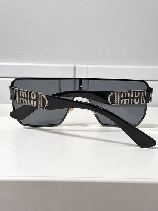 Ochelari de soare miu miu