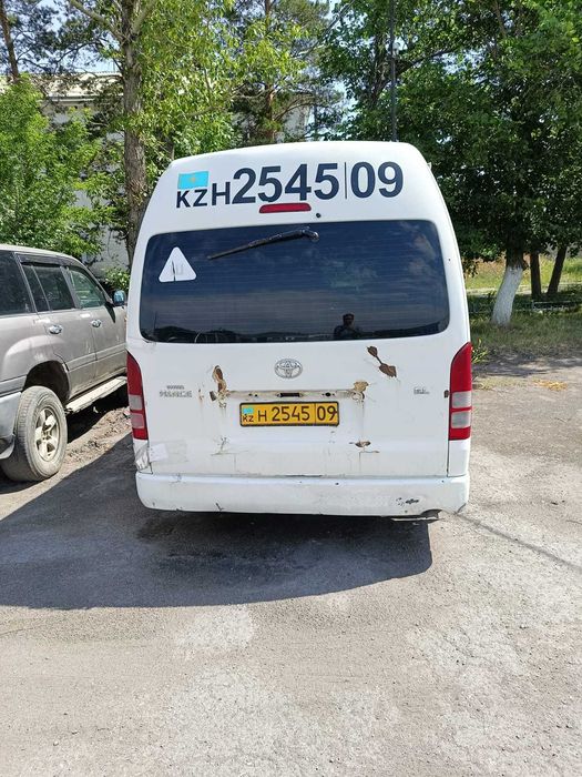 Микроавтобус Toyota HI ACE