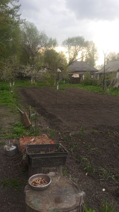 Участок под ИЖС в поселке.