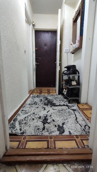 Assalomu alaykum srochna 1 xonali uy sotiladi,shahar markazida 53 000