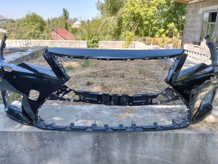 Продам передний бампер на Lexus LS500