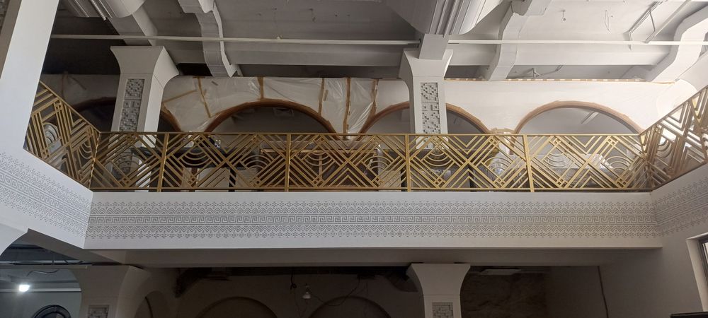 Услуга по покраске мебели реставрации лестниц, панелей.