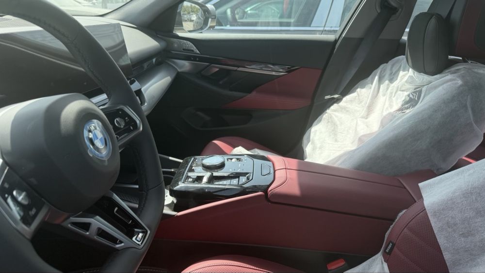 BMW i5 35 L 2025 bez probeg