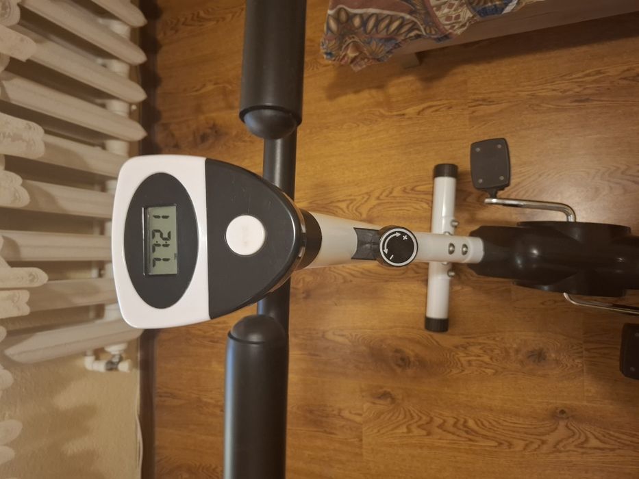 Vând bicicletă fitness pentru antrenamente acasă