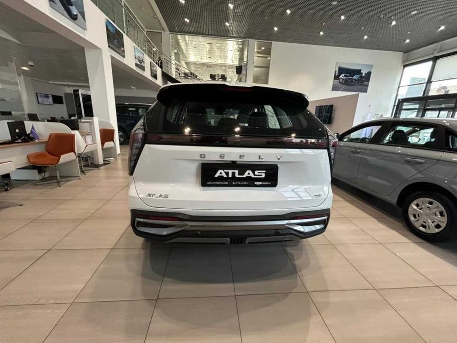 Geely ATLAS  2025 года.