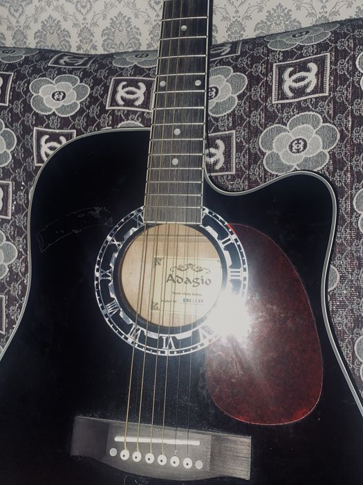 Продам гитару от Adagio