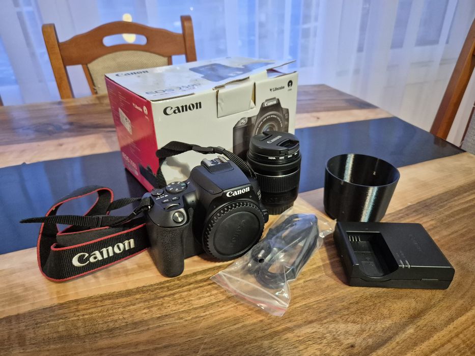 DSLR Canon eos 250D + обектив 18-55 китов пълен комплект