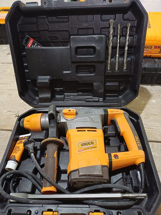 Перфоратор INGCO 1800W (RH18008)