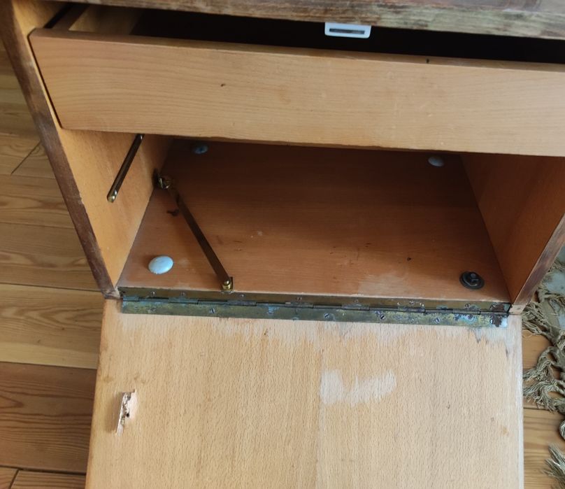 Тумбочка с выдвижным ящиком