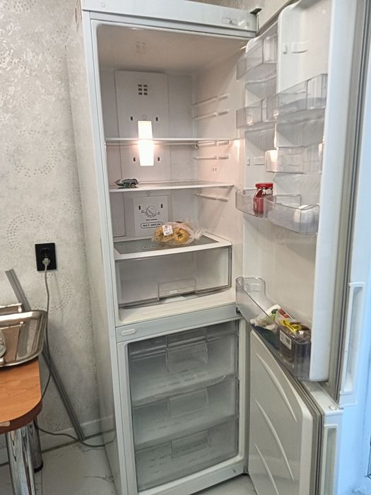 Продам холодильник LG