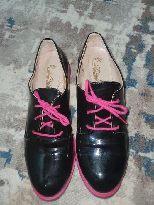 Продам женские лакированные туфли