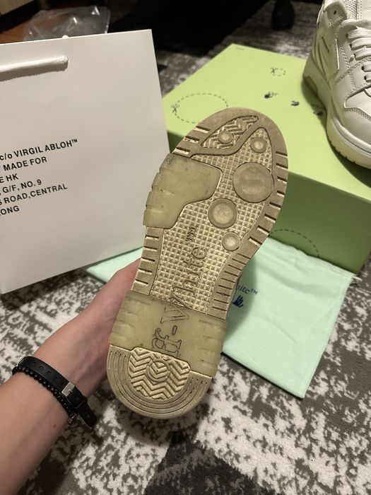 vand sau schimb cu trackuri albe 40-41 stare noua