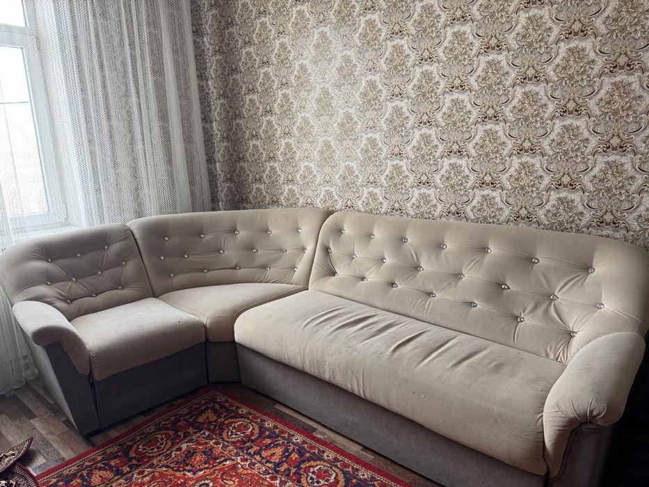 Диван угловой и 2 кресла