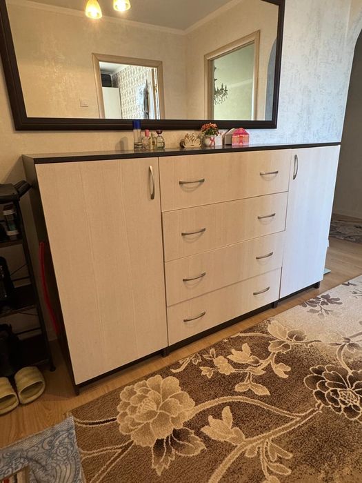 Комод с двумя панелями и  с зеркалом,