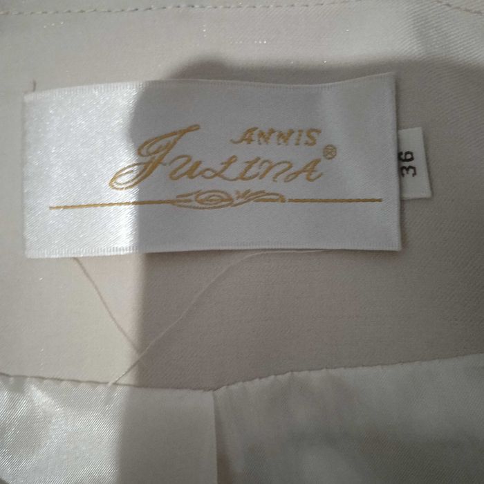 Kiyilgan kiyimlar sotiladi holati yaxshi