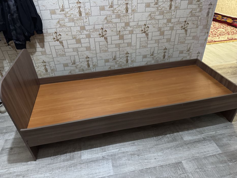 Продам стол и кровать