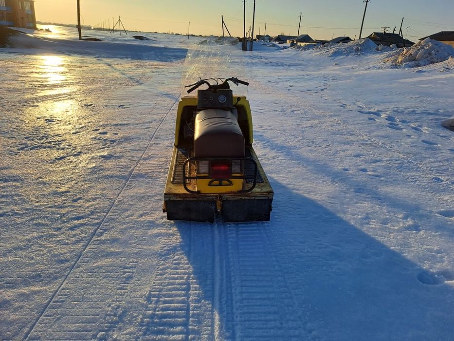 Продам снегоход буран