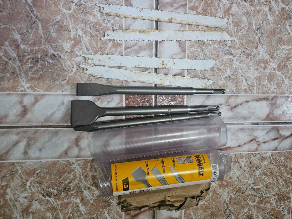 DeWalt ferastrau, picamer, baterie, bolti si lame