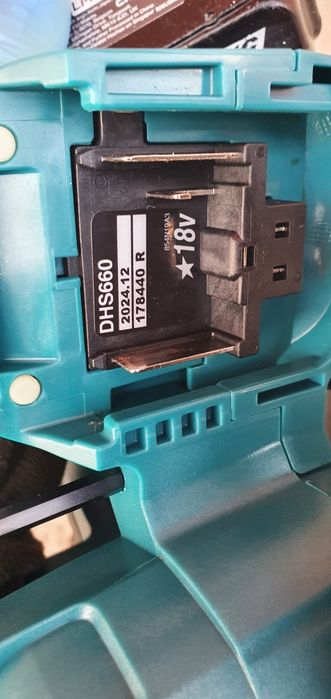 Fierăstrău circular cu acumulator Makita.