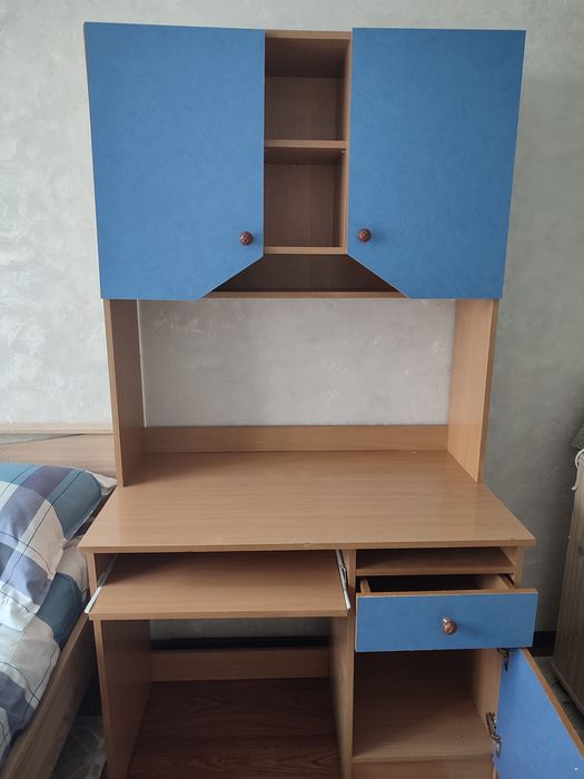 Продам компьютерный стол