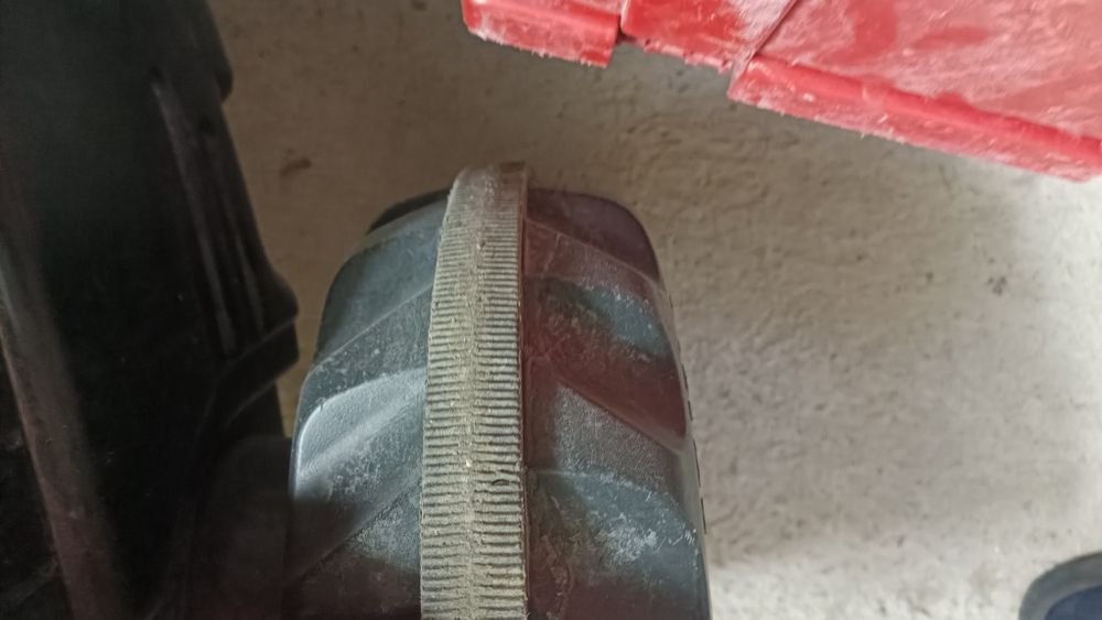 De vânzare!!!  tractor cu pedale   Copii