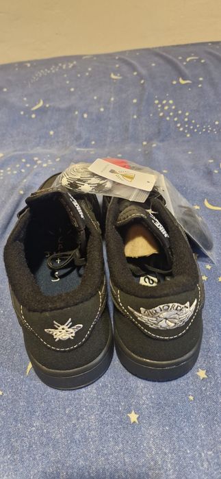 Vând jordan 1 low  travis scoot  marime dela 40 la 44