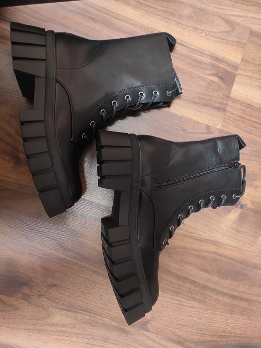 Чисто нови дамски боти