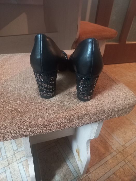 Подаю туфли 37 размер