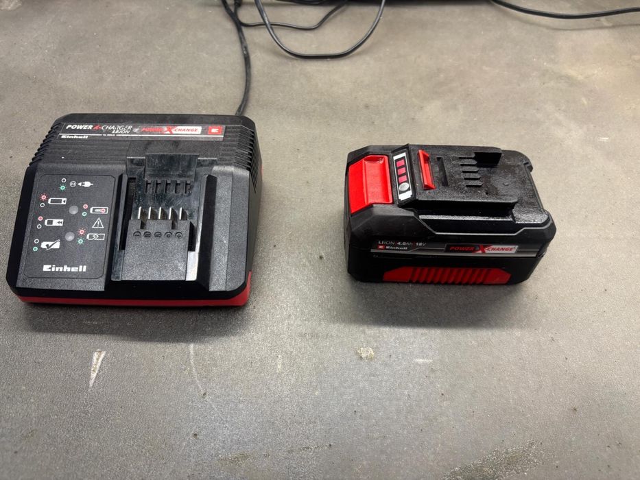Set acumulator & stație de încărcare Einhell PXC 18V 4.0Ah