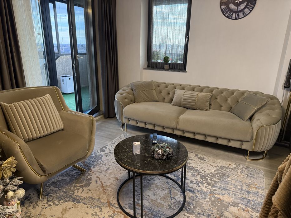 De vanzare canapea si 2 fotoli