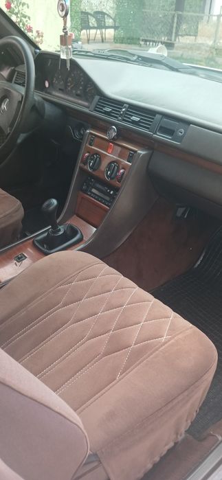 Продам   MERCEDES-BENZ 124