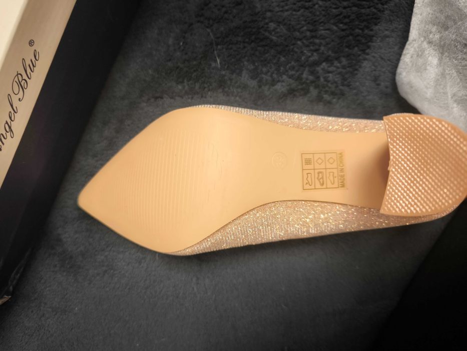 Продавам нови обувки