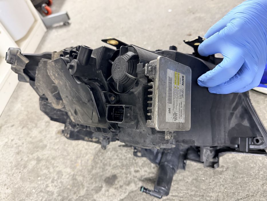 Far Faruri bixenon adaptive bmw e90 e91 lci