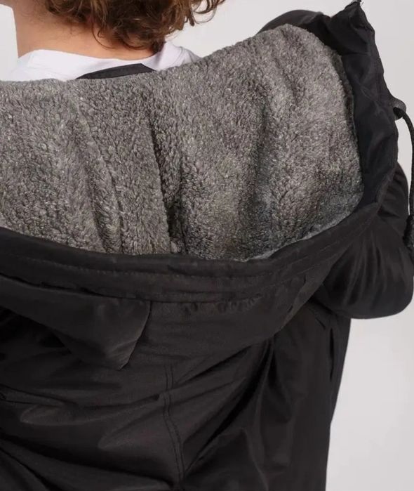 Куртка зимняя, с капюшоном