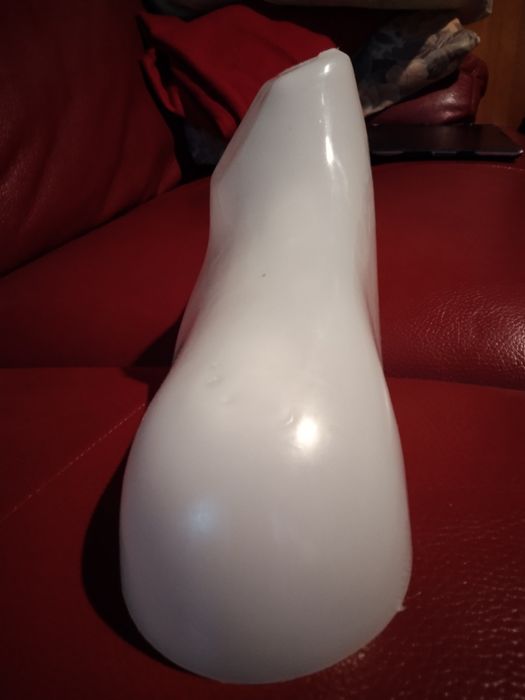 Манекены, вешалки для одежды.