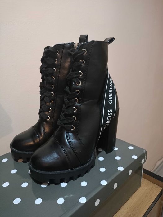 Дамски боти на ток