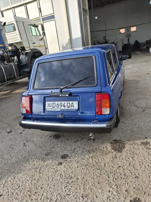 Vaz 2104 sotiladi