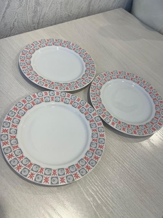 Продам набор тарелок